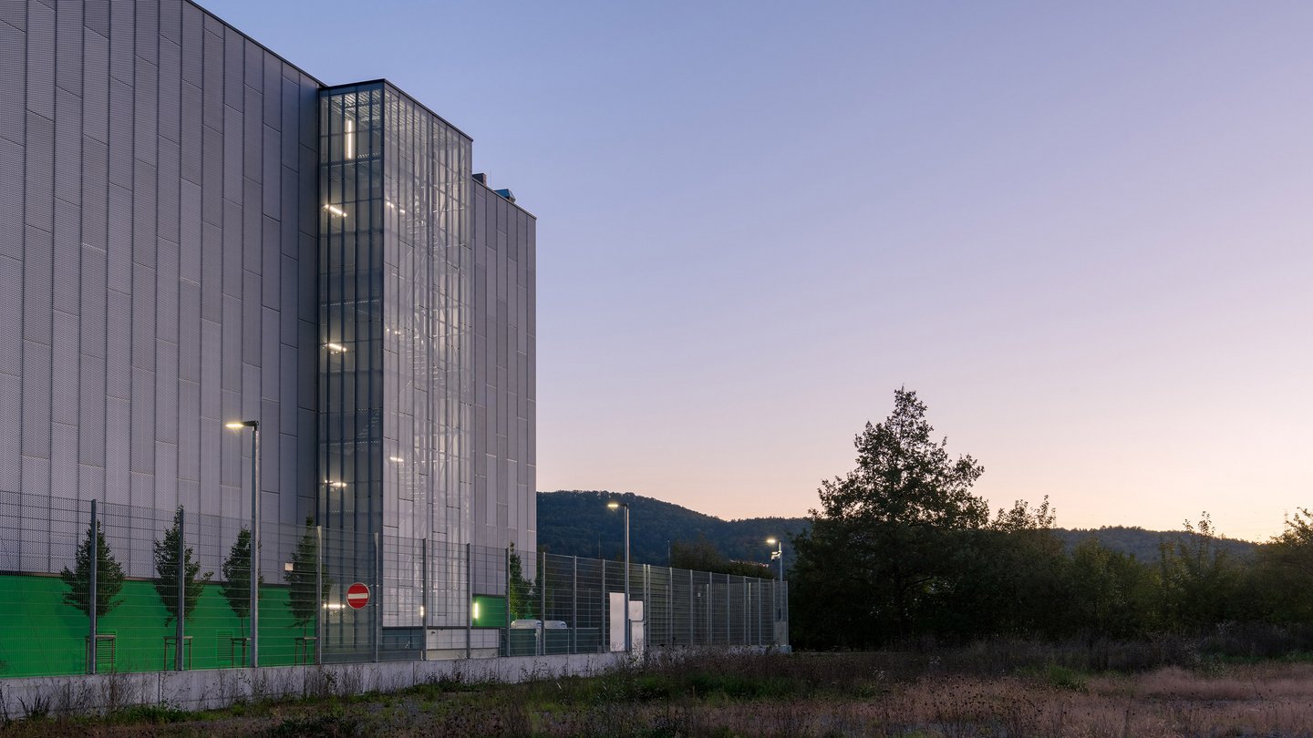 Green Datacenter Lupfig in the evening