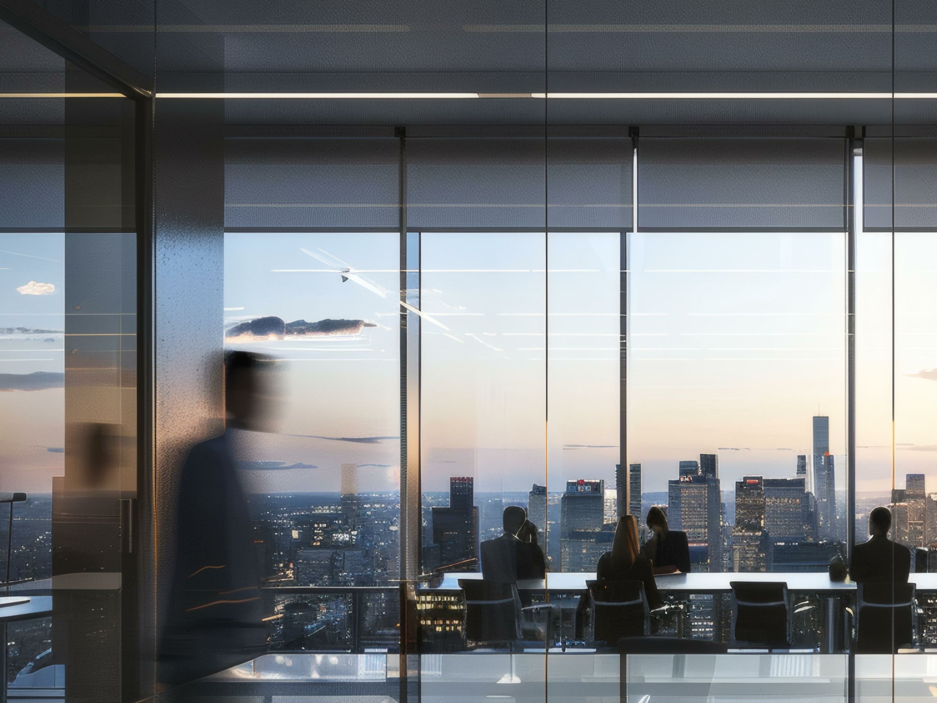 Mann im Hochhaus mit Skyline im Hintergrund und eine Gruppe in einem Meeting