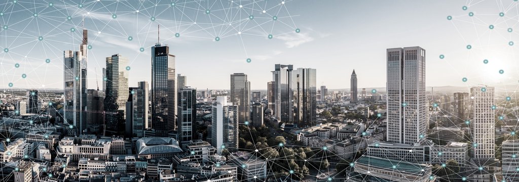 Skyline of Frankfurt with modern skyscrapers, overlaid with digital lines and an abstract globe – a symbol of digitalization, globalization, and connectivity.