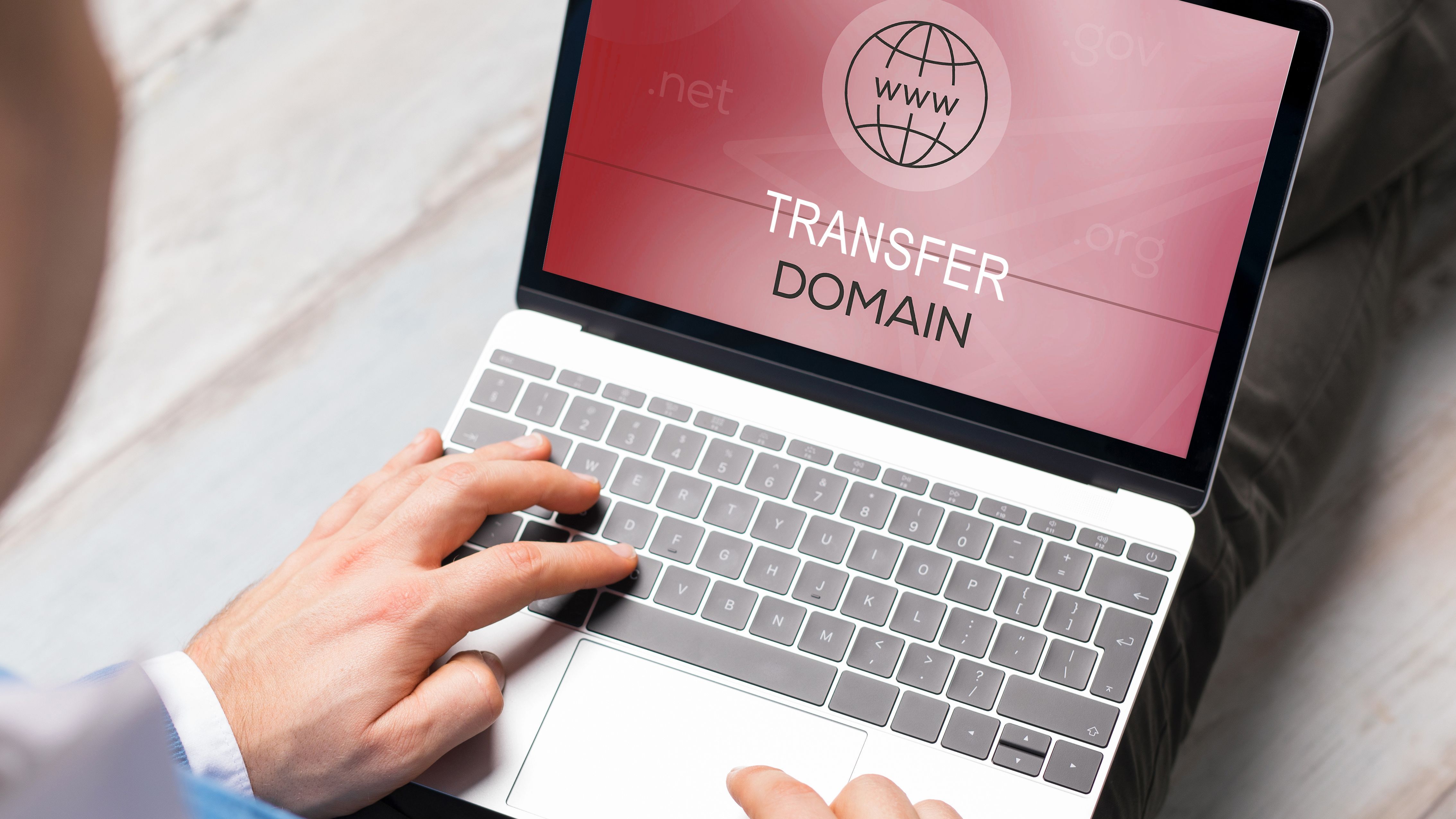 Transfer reserved website domain to Green without additional fees Man wants to transfer domain name for his website to notebook