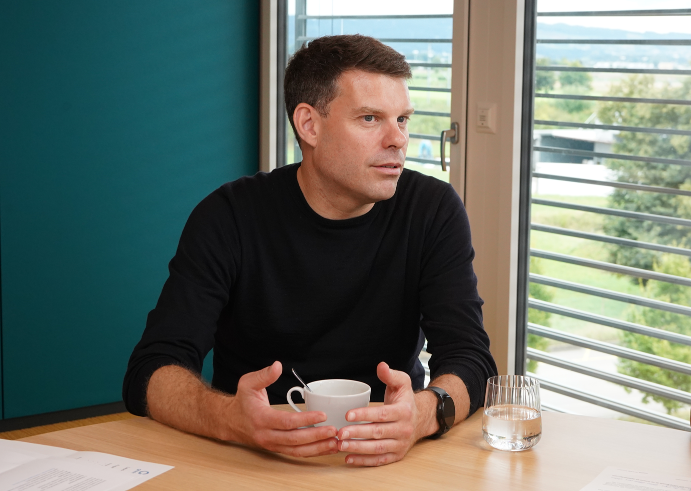 Bild: Thomas Taroni, Phoenix, im Gespräch mit Green